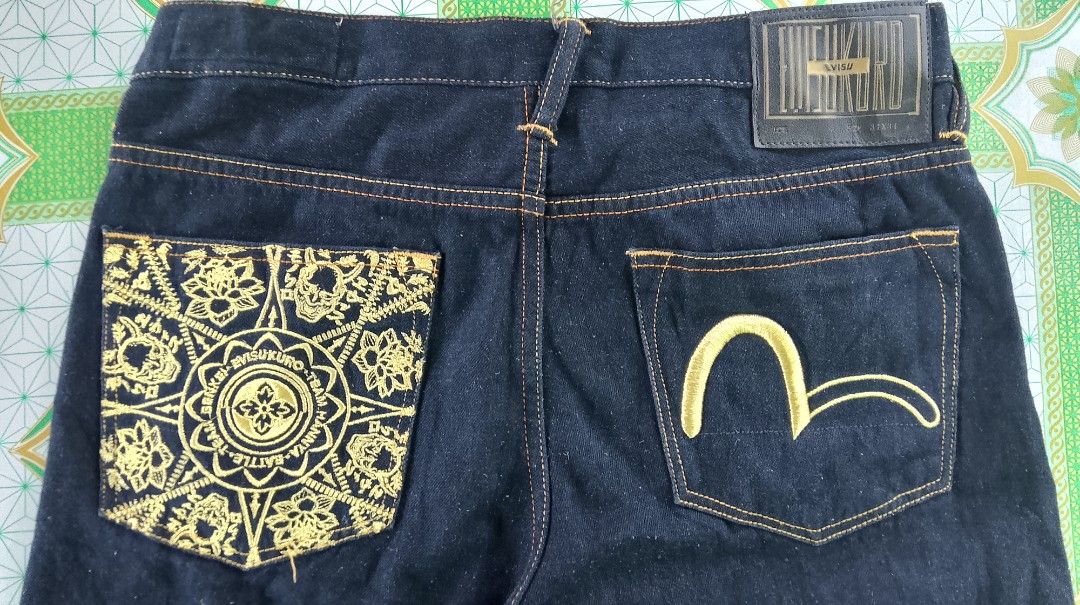 Evisu short (Category: Shorts) located in Abucay. Submitted by lux.mnl (Listing ID 1467868346, Image 3). Description: Evisukuro no issue size 31-32.