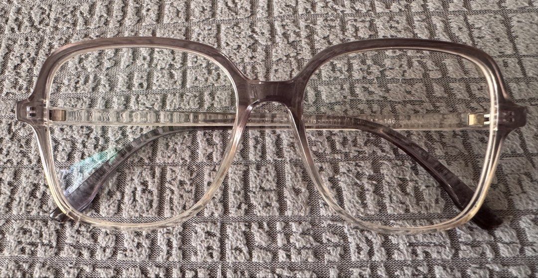 Executive Optical 2-Tone Eyeglasses (Category: Sunglasses & Eyewear) located in Mandaluyong City. Submitted by axos723 (Listing ID 1468030248, Image 3). Description: ➡️Please read item description carefully below (click read more 👇) ➡️Personal Preloved ➡️Item is AVAILABLE ➡️1-Day Reservation only ➡️First to pay gets the item ➡️For SURE BUYERS only please. -Price: P580+ SF -Brand: Executive Optical -Left Lens-No grade. Right Lens-not sure if +0.2