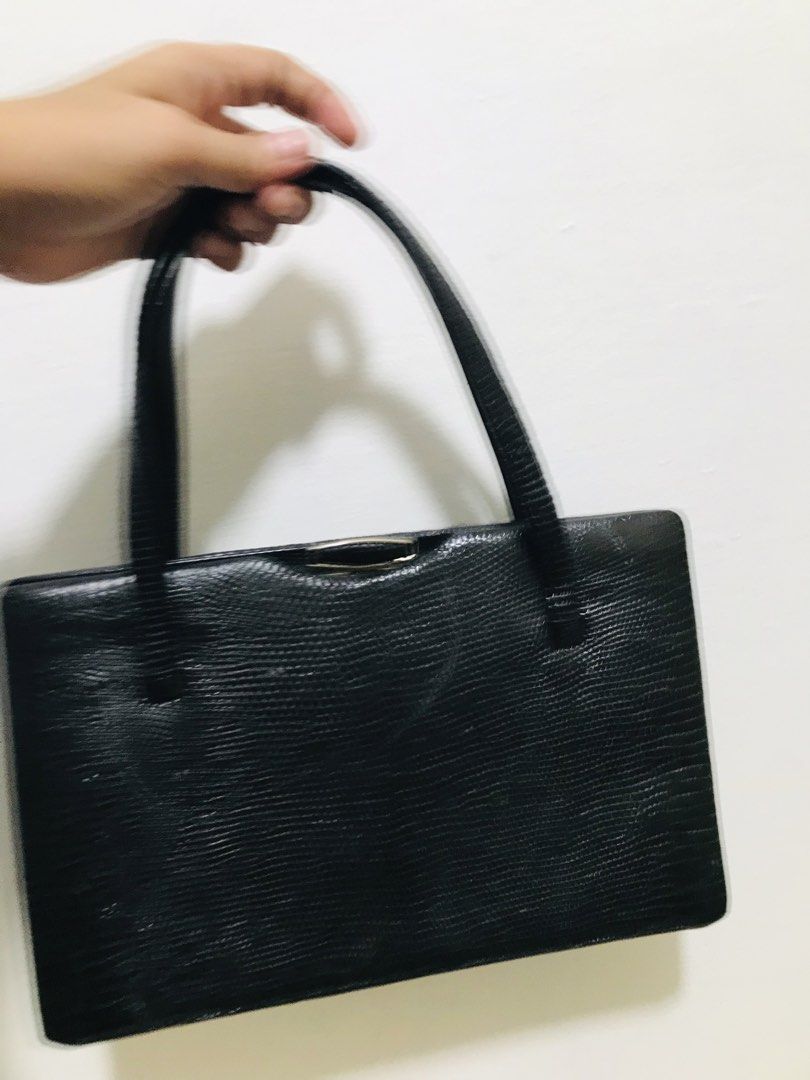 EXOTIC REPTILE SKIN HANDBAG (Category: Luxury Bags & Wallets) located in Gamu. Submitted by 2022bagsbunny (Listing ID 1468011223, Image 2). Description: .