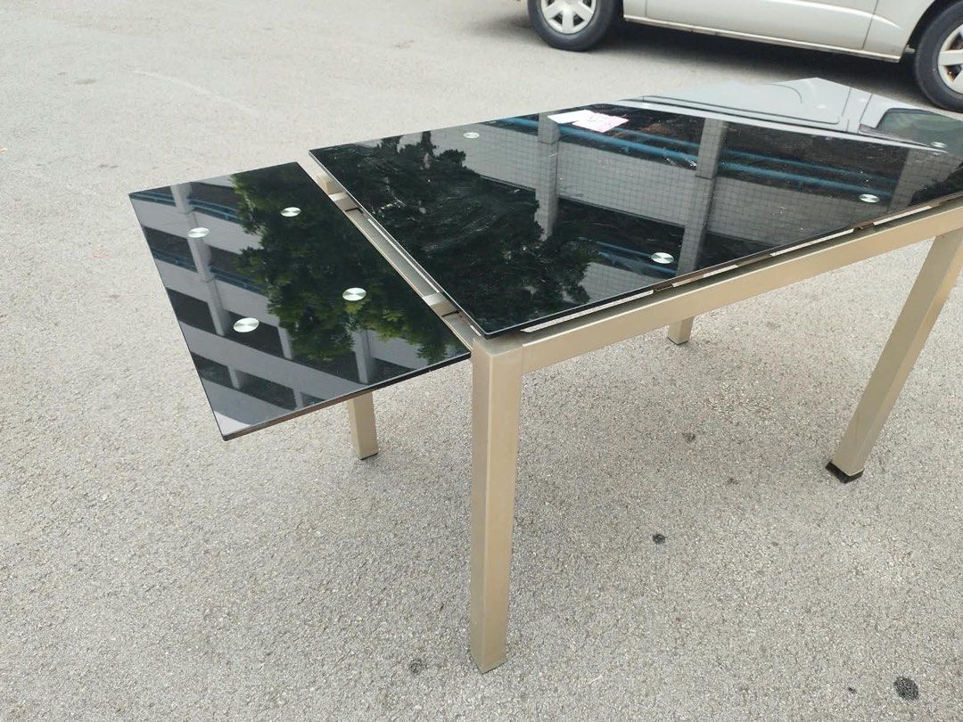 Extendable Table Dining Table (Category: Tables & Sets) located in Singapore. Submitted by furniture.singapore (Listing ID 1467910013, Image 3). Description: Delivery (not courier): $30 送货 .