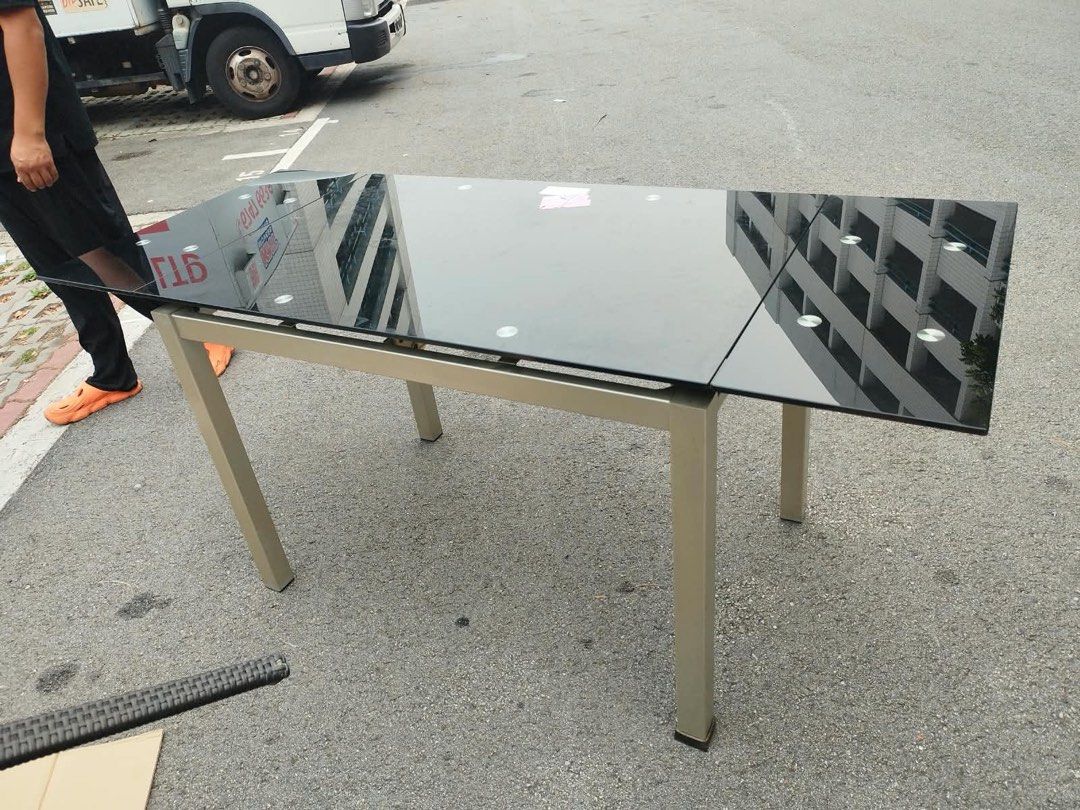 Extendable Table Dining Table (Category: Tables & Sets) located in Singapore. Submitted by furniture.singapore (Listing ID 1467910013, Image 2). Description: Delivery (not courier): $30 送货 .