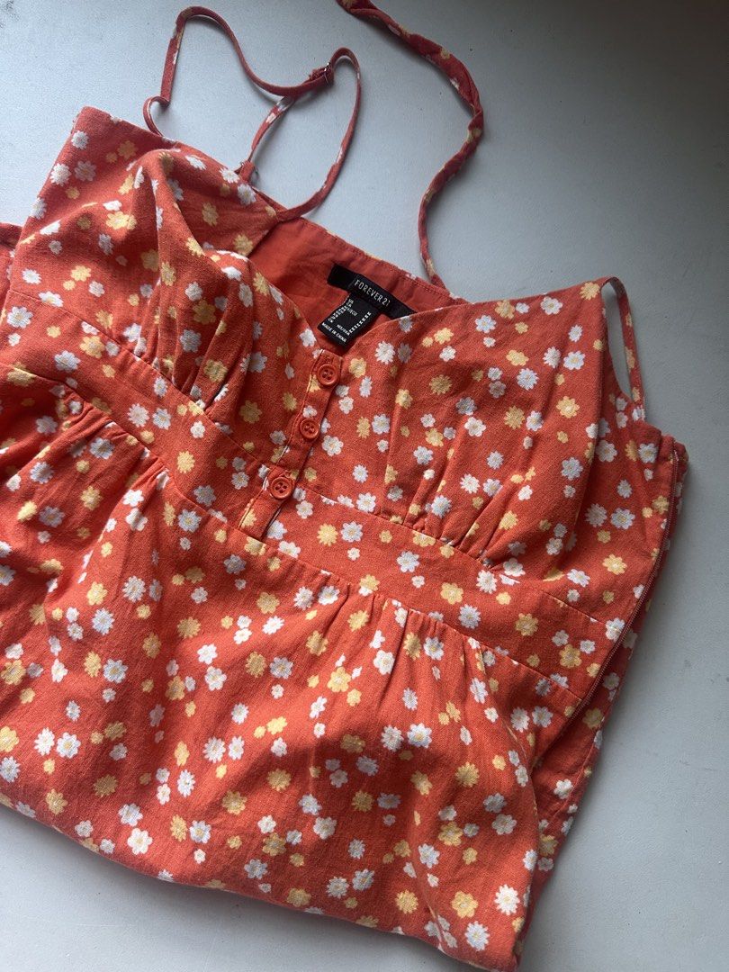 Beach Dress (Category: Dresses) located in Baler. Submitted by swiftieversion13 (Listing ID 1467895406, Image 3). Description: Ang sikip na sakin nito huhu pretty pa naman 🥹 Xs to S pero ang nasa tag nya M.