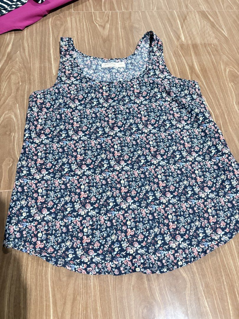 Faded Glory Floral Tank Top Size S (Category: Sleeveless) located in Manila. Submitted by thriftwithgem (Listing ID 1467900823, Image 1). Description: - Brand: Faded Glory - Size: S (4-6) - Color: Navy blue with colorful all-over floral print .