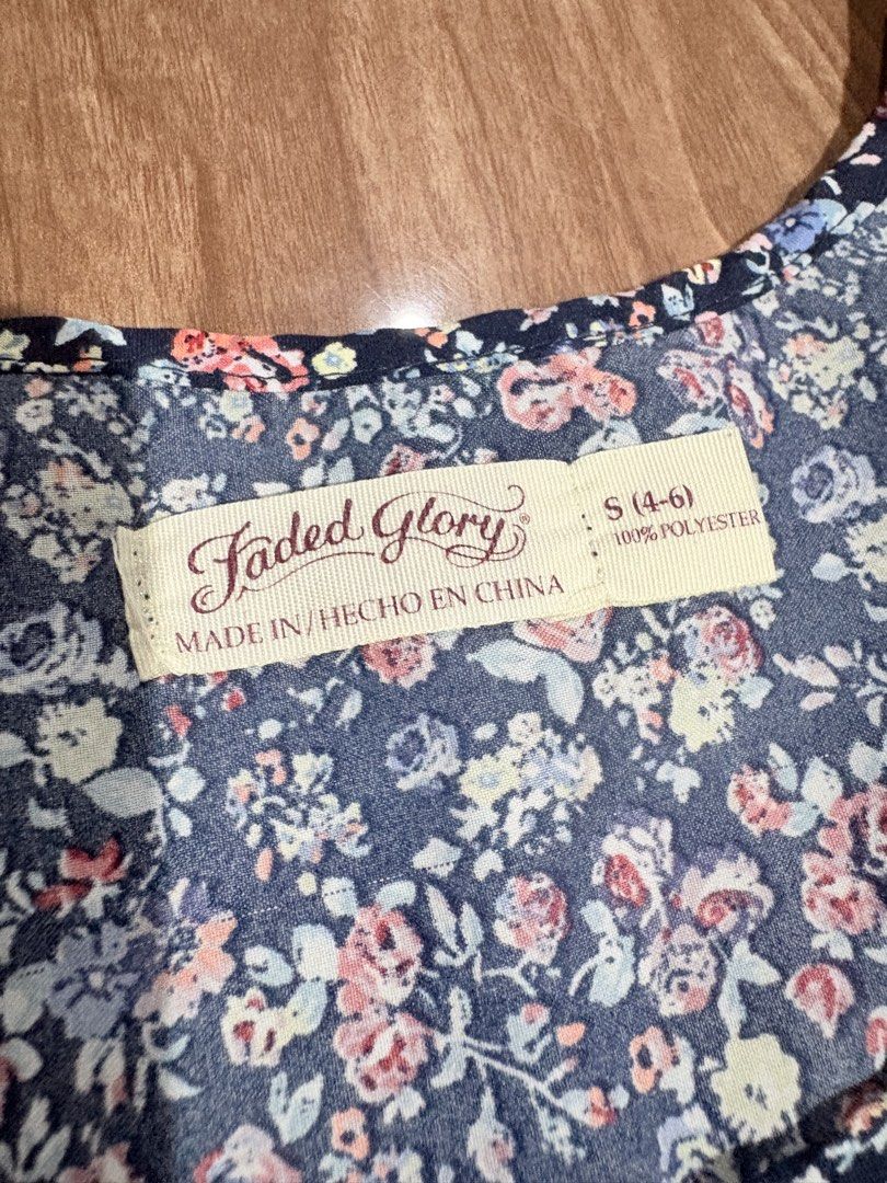 Faded Glory Floral Tank Top Size S (Category: Sleeveless) located in Manila. Submitted by thriftwithgem (Listing ID 1467900823, Image 2). Description: - Brand: Faded Glory - Size: S (4-6) - Color: Navy blue with colorful all-over floral print .