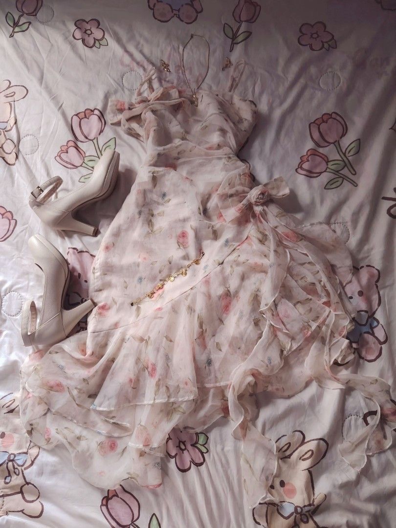 fairy like dress 🪽 (Category: Dresses) located in Hermosa. Submitted by lcvelycath (Listing ID 1467881910, Image 1). Description: size: s-l mine: ₱799 bid: ₱+10 lock: ₱1199 (shipped) EOB: sunday—october 18, 2026 °. thrifted, pre-loved, or brand new but ready to wear (some aren't bcs i don't have the time to wash them, very sorryy :<) colors may vary due to lightning & quality 𐙚 °. check details before mine joy miners will be posted :> 𐙚 °. pay