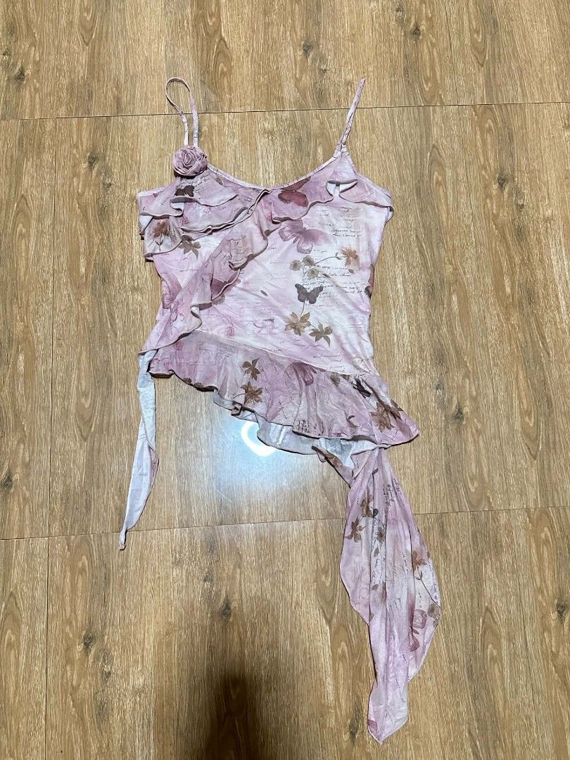 Fairy style top (Category: Sleeveless) located in Manila. Submitted by y2k_neggy (Listing ID 1467958323, Image 2). Description: No brand/ Cut wash tag Size:Small Dm me‼️💞.