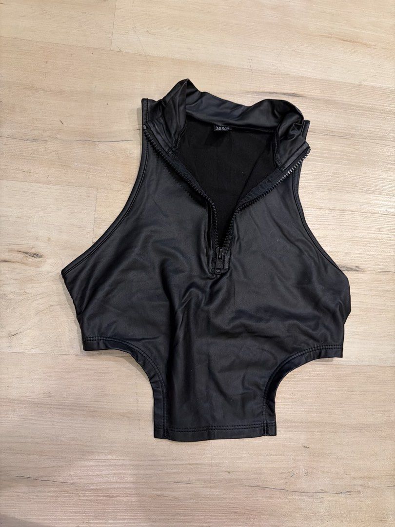 Faux Leather Mock Neck Zip Crop Top (Category: Blouses) located in Manila. Submitted by _____car0usell (Listing ID 1467957601, Image 3). Description: .