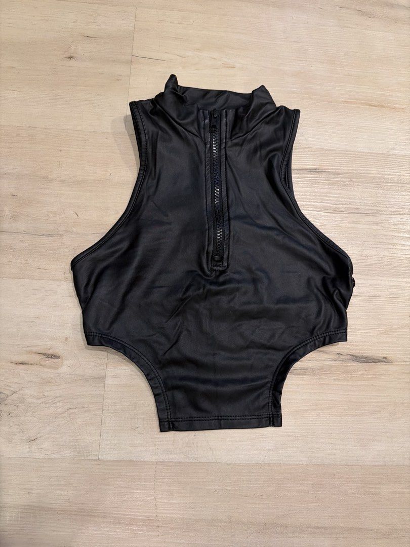Faux Leather Mock Neck Zip Crop Top (Category: Blouses) located in Manila. Submitted by _____car0usell (Listing ID 1467957601, Image 1). Description: .