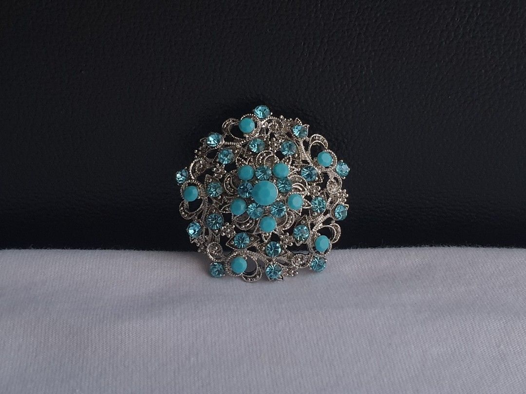 Faux Turquoise Rhinestone Pendant Brooch (Category: Necklaces) located in Quezon City. Submitted by WasalakTwo (Listing ID 1468055257, Image 1). Description: Bought in Japan Good as new High quality Open for delivery nationwide.