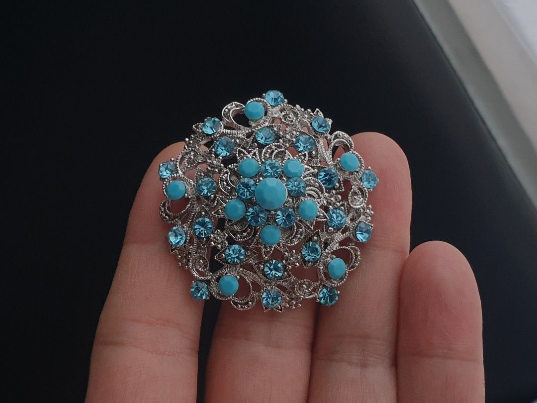 Faux Turquoise Rhinestone Pendant Brooch (Category: Necklaces) located in Quezon City. Submitted by WasalakTwo (Listing ID 1468055257, Image 2). Description: Bought in Japan Good as new High quality Open for delivery nationwide.