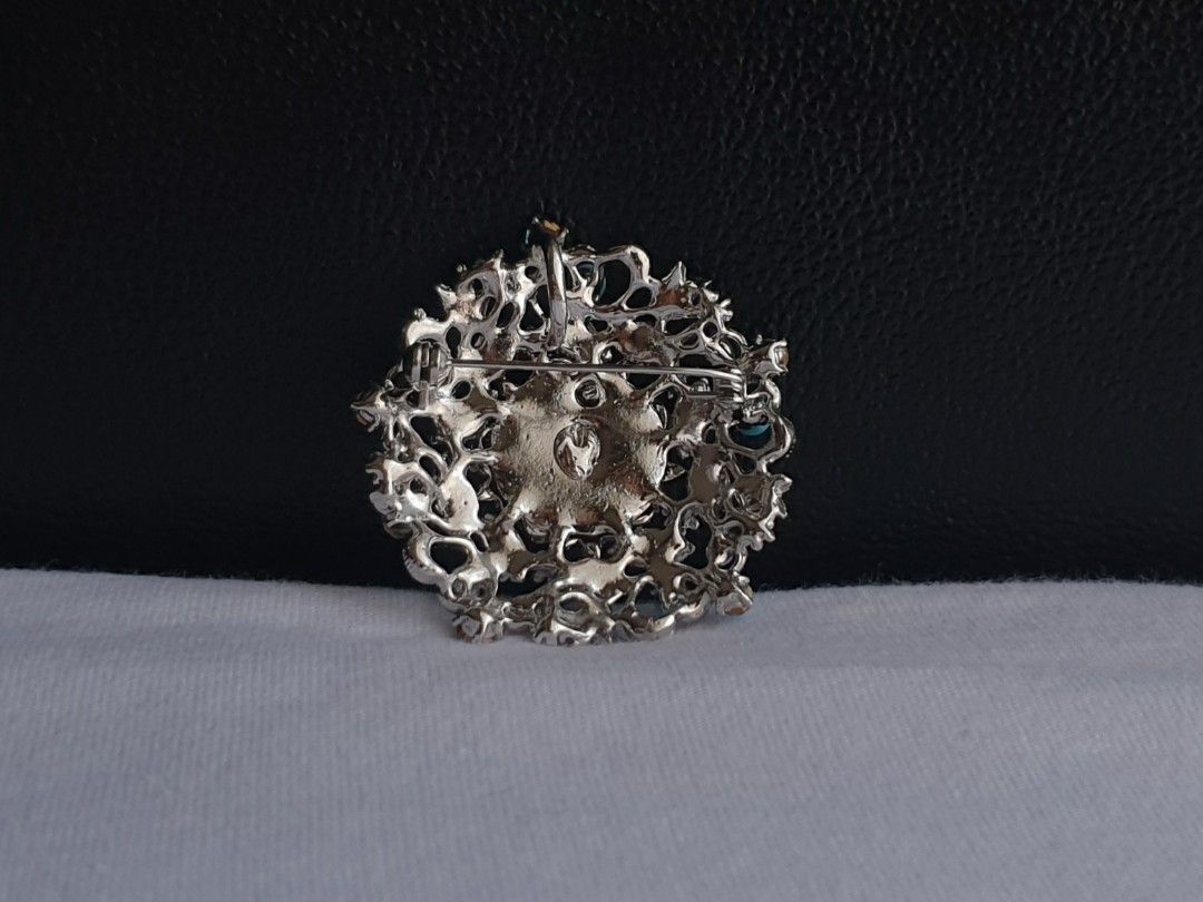 Faux Turquoise Rhinestone Pendant Brooch (Category: Necklaces) located in Quezon City. Submitted by WasalakTwo (Listing ID 1468055257, Image 3). Description: Bought in Japan Good as new High quality Open for delivery nationwide.