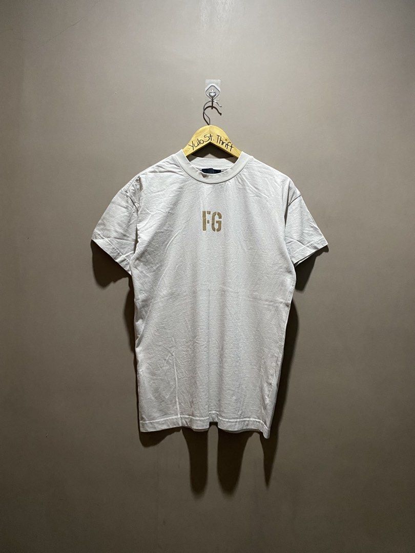 Fear of god (Category: Tshirts & Polo Shirts ) located in Iloilo. Submitted by yulostreet.thrift (Listing ID 1467976920, Image 1). Description: Fear god “FG” Tee Size small on tag Complete tags 20Wx27.5L Best fit M Features a FG spellout print on the chest, material of the print is gamuza. Back rubberized logo seen on the photo. 9.5/10 CR Excellent condition.