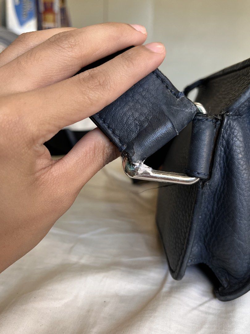 Fendi Crossbody Bag (Category: Sling Bags) located in Antipolo. Submitted by itsme_ghelsonn (Listing ID 1467919645, Image 3). Description: Issue in the picture.
