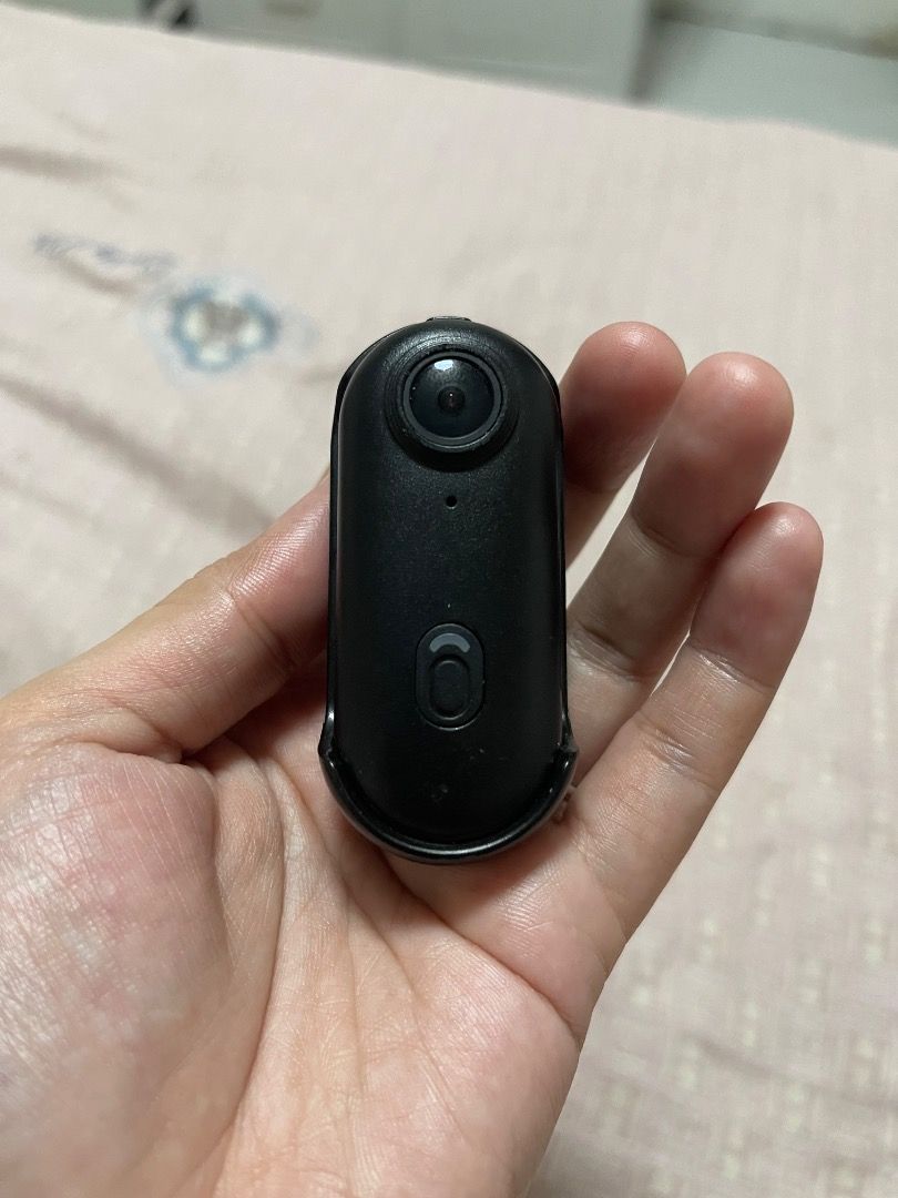 FHD 1080P Mini Body Camera with Clip (Category: Cameras) located in Caloocan City. Submitted by cutiecat.fish (Listing ID 1467885710, Image 2). Description: - Compact FHD 1080P mini body camera in sleek black - Built-in back clip easily attaches to pockets, collars, or straps for hands-free use - Simple front button control with clear LED indicator light - Includes side port cover for a clean look - Powers up and fully functional, ready to use!.