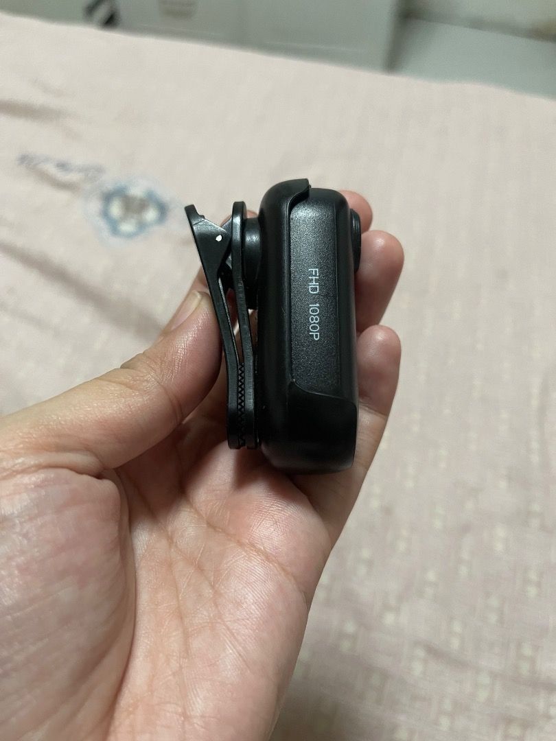 FHD 1080P Mini Body Camera with Clip (Category: Cameras) located in Caloocan City. Submitted by cutiecat.fish (Listing ID 1467885710, Image 3). Description: - Compact FHD 1080P mini body camera in sleek black - Built-in back clip easily attaches to pockets, collars, or straps for hands-free use - Simple front button control with clear LED indicator light - Includes side port cover for a clean look - Powers up and fully functional, ready to use!.