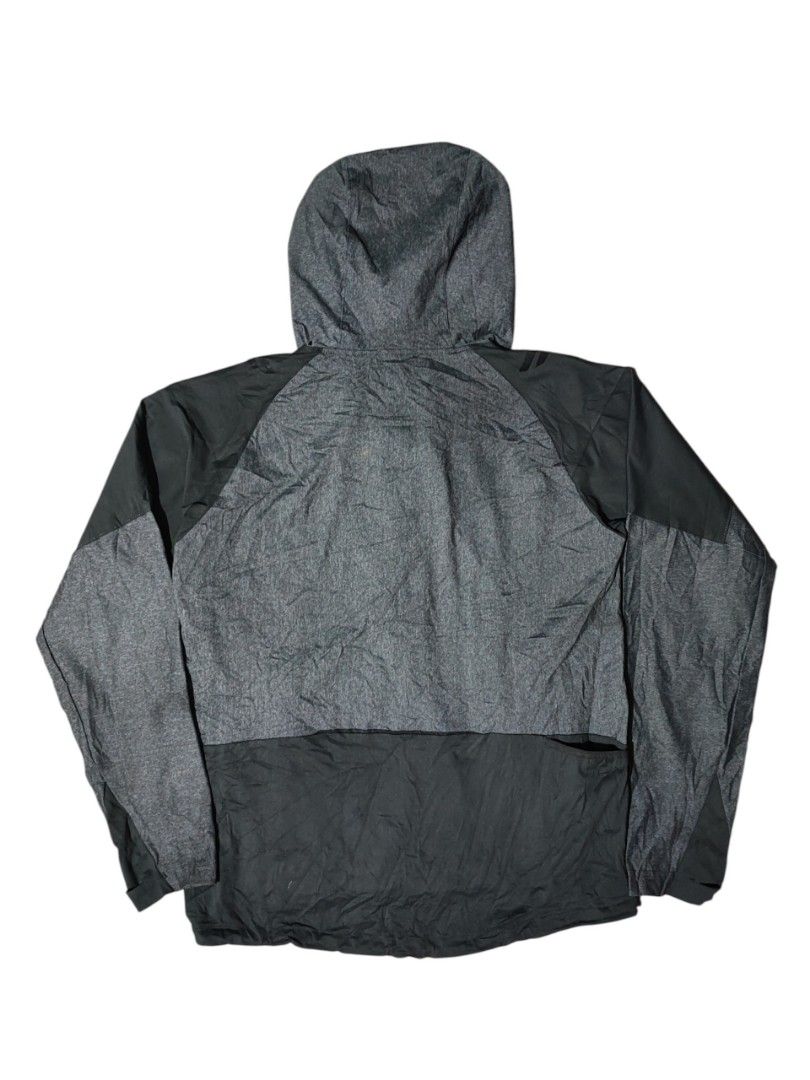 FIELDCORE TRICO TECH JACKET (Category: Coats, Jackets and Outerwear) located in Iloilo. Submitted by gooddimes (Listing ID 1468040066, Image 2). Description: Fieldcore Trico Tech Jacket Authentic Multiple pockets (6 on outer part and 2 on inner part) Size on tag: Large Dimes: 20Wx26-28L Issue/s: Print on shoulder part (check last pic) Color rate: 9.5/10 Excellent condition ₱1,000 Reminders: - All items are thrifted, please manage your expectation