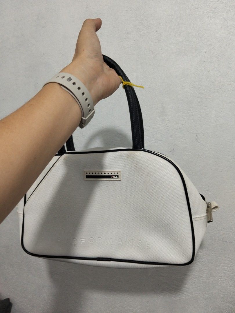 Fila (Category: Shoulder Bags) located in El Salvador. Submitted by francheskaukayukay (Listing ID 1467857659, Image 3). Description: .