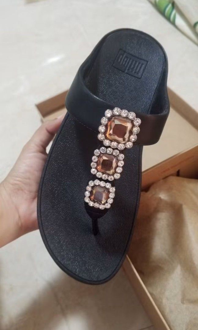 Fino crystal Jewell (Category: Sandals) located in Muntinlupa City. Submitted by jcualquera (Listing ID 1468030599, Image 1). Description: uS7 ✅ us8✅ both onhand gcsh bank transfer llamove or j&t spx express.
