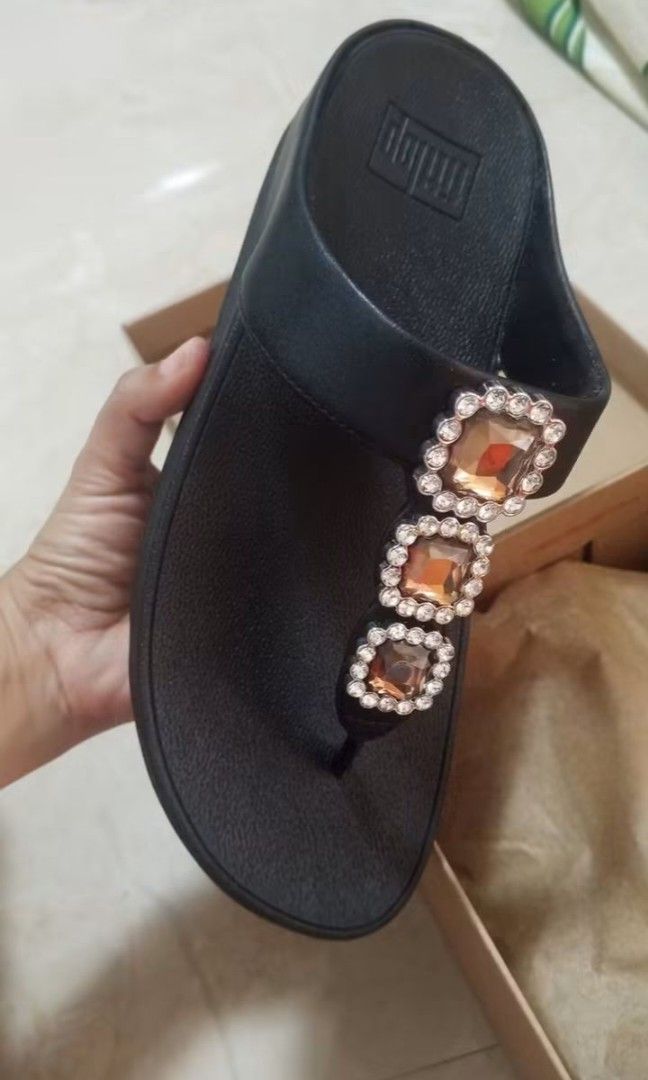 Fino crystal Jewell (Category: Sandals) located in Muntinlupa City. Submitted by jcualquera (Listing ID 1468030599, Image 2). Description: uS7 ✅ us8✅ both onhand gcsh bank transfer llamove or j&t spx express.