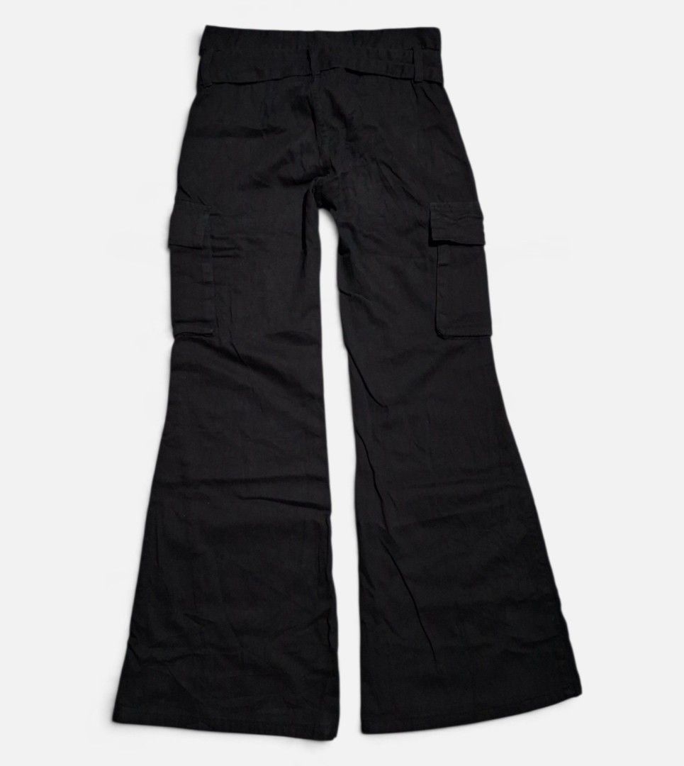 Flared jeans y2k (Category: Jeans) located in Manila. Submitted by markjethro.rubenta (Listing ID 1467848166, Image 3). Description: Flared Leg with side pockets Dimes : Waistline 28-30 x Haba 41 Condition & Color rate : Like New Condition 💯 Issue: 🙅‍♂️ ❌️ Item price: Presyohan nyo nalang, p.m me Location: Iligan City ( JNT Courier )📌 Message me lang Po for more inquiries 📥.