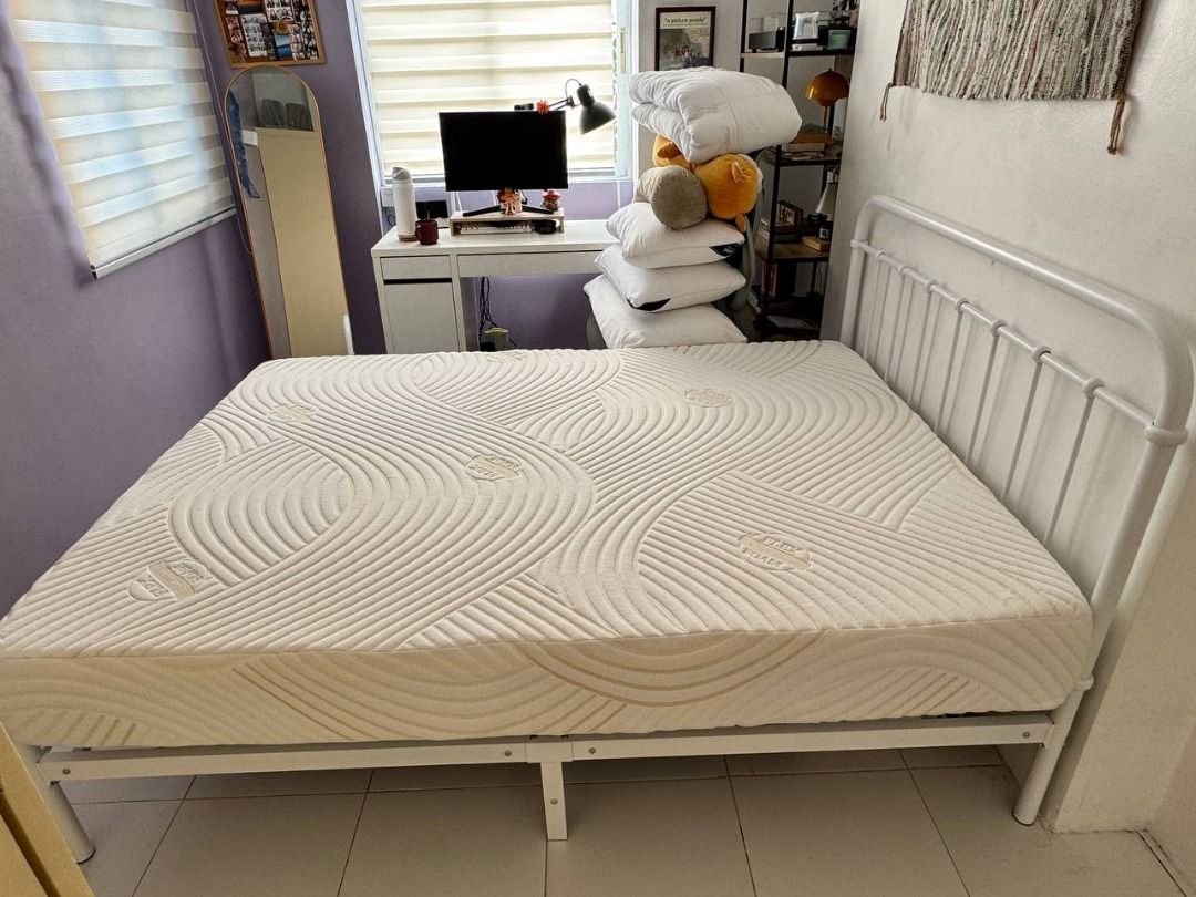 Flex Foam Mattress Mandaue (Category: Bed Frames & Mattresses) located in Binan City. Submitted by francisgavin21 (Listing ID 1467915105, Image 1). Description: Mandaue Foam Flex Premium Mattress | Semi-Double | 8 Inches Selling Price: ₱12,500 (Negotiable) Original Price: ₱14,925 Condition: Lightly used Purchased: June 2026 Used for: 3 months only Product Details: • Brand: Mandaue Foam • Model: Flex Premium Mattress (Premium 2) • Size: Semi-Doubl