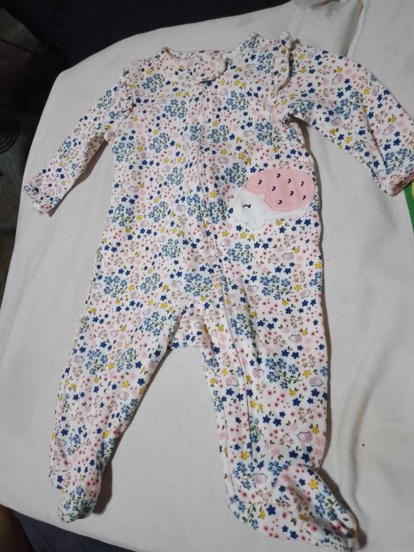 Floral Romper Onesie (Category: Babies & Kids Fashion) located in Batangas. Submitted by sheenx.09 (Listing ID 1467851377, Image 1). Description: - Brand/Size: Carter's, Size 3M - can fit to 0-3 months or xs to s newborn - Design: White base with blue, yellow, and pink floral print + adorable pink hedgehog chest patch 🫶 - Comfort: Long sleeves with built-in footies to keep tiny toes warm 😊 - Convenience: Full zip front closure for quick and eas