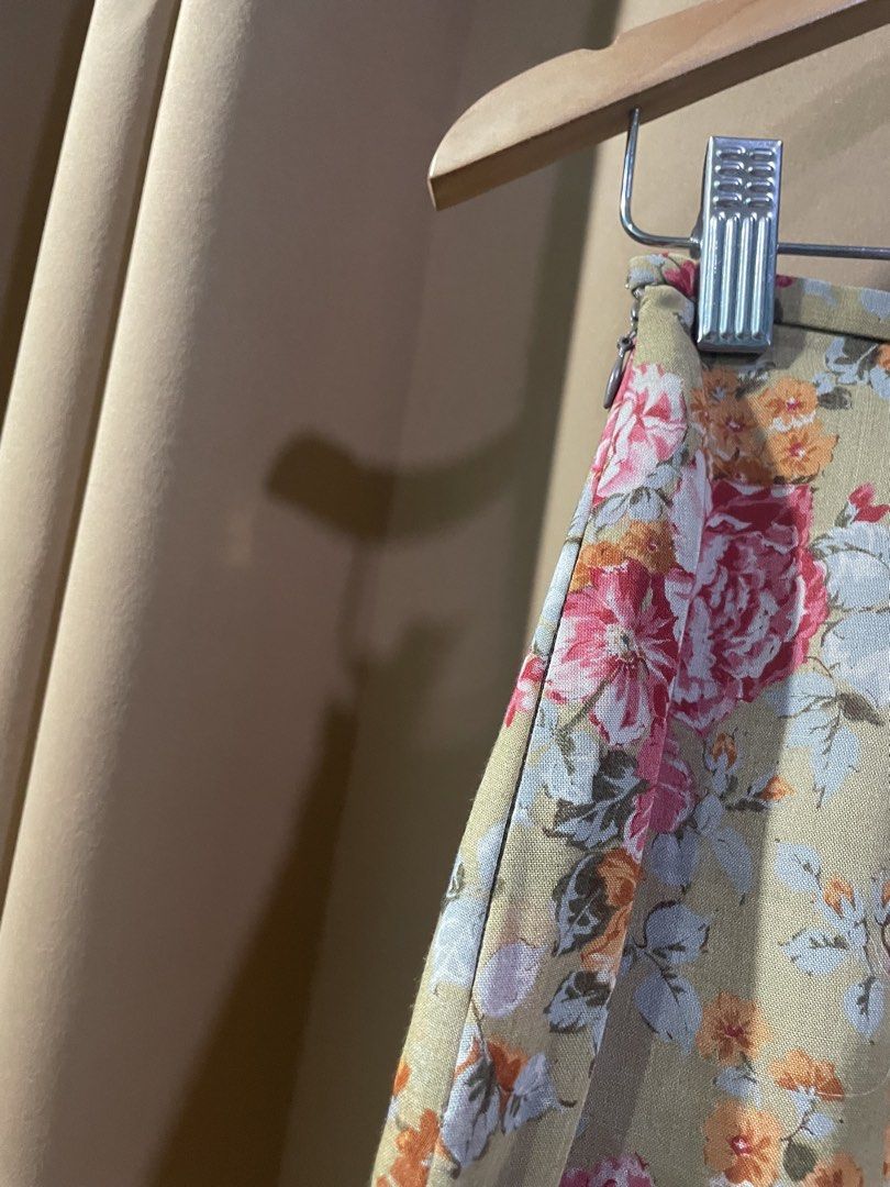 Floral Ruffle Hem Skirt (Category: Skirts) located in Quezon City. Submitted by smileclothingline (Listing ID 1467855993, Image 3). Description: 🚚Courier: J&T/Lalamove/Gogoexpress 📍Shipping fee depends on your location 💸Mode of Payment: BPI/Gcash/Paymaya ‼️Payment first, only then will ship the item.