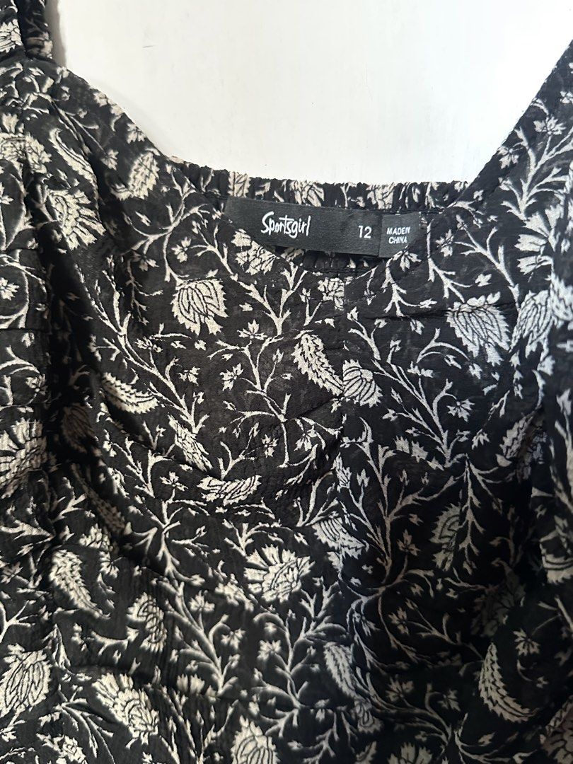Floral smocked longpuffsleeves (Category: Longsleeves) located in Cavite. Submitted by chicfinds.slay (Listing ID 1467936104, Image 3). Description: ✨best fit for medium to large ✨used twice ✨best ootd for beach/ ootd when. On travel ✨stretchable smockback ✨last pic for inspo when worn .