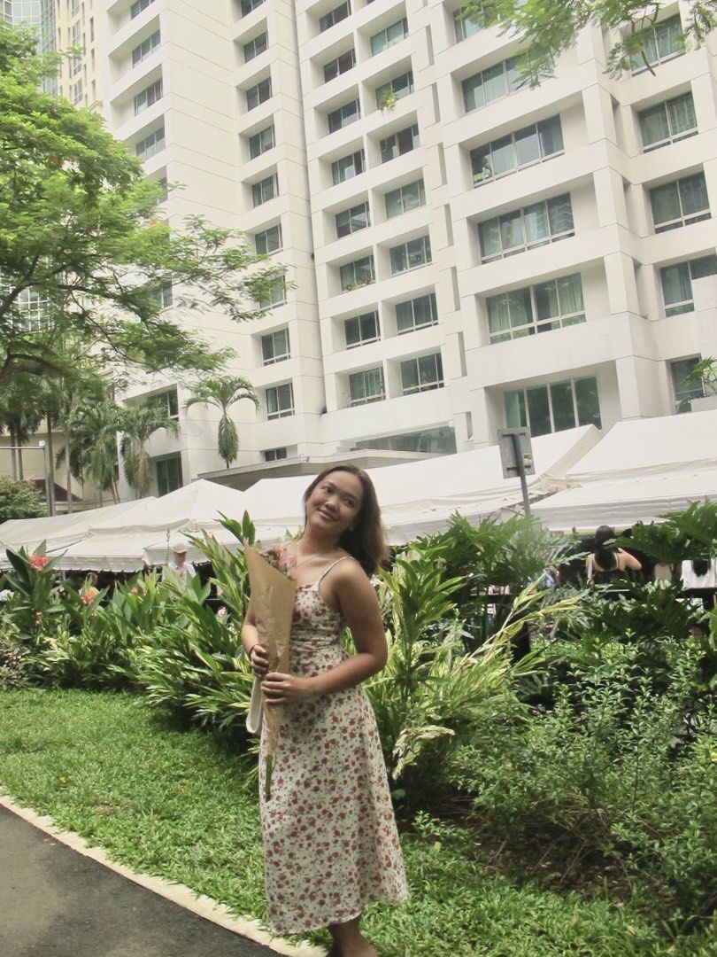 Floral spaghetti strap midi dress (Category: Dresses) located in Quezon City. Submitted by jeysss (Listing ID 1467860737, Image 1). Description: Size: S-M White midi dress with a red floral pattern all over. Thin spaghetti straps and a sweetheart neckline. Lightweight fabric, great for warm weather or casual outdoor days. Hits around mid-calf length. .