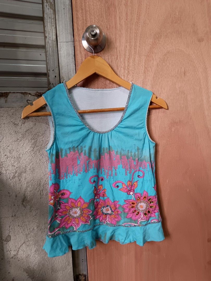 Floral y2k top (Category: Sleeveless) located in Davao. Submitted by mln-boutique (Listing ID 1468058396, Image 2). Description: size - m good condition.