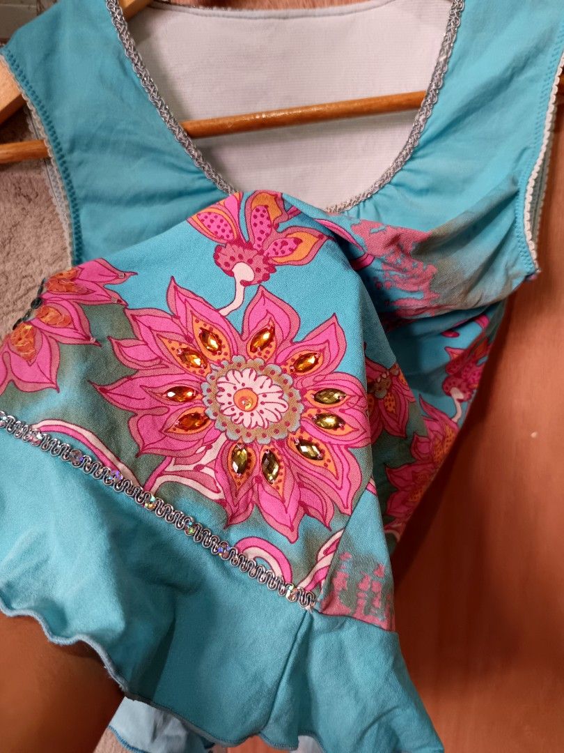 Floral y2k top (Category: Sleeveless) located in Davao. Submitted by mln-boutique (Listing ID 1468058396, Image 3). Description: size - m good condition.