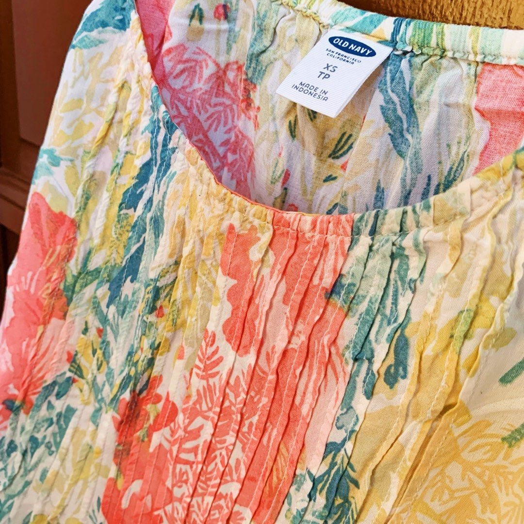 Flowy Colorful Tank Top (Category: Sleeveless) located in Manila. Submitted by ishymnl (Listing ID 1467909875, Image 3). Description: 100% Authentic Bought in U.S. .