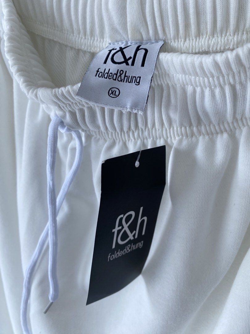 Folded & Hung White Sweatpants XL (Category: Joggers) located in Quezon City. Submitted by wearhouze (Listing ID 1467871073, Image 3). Description: - Brand: Folded & Hung - Color: White - Size: XL - Condition: Brand new with original tags attached - Features: Elastic waistband with matching drawstring - Material: Soft, comfortable fabric - Style: Casual lounge wear.