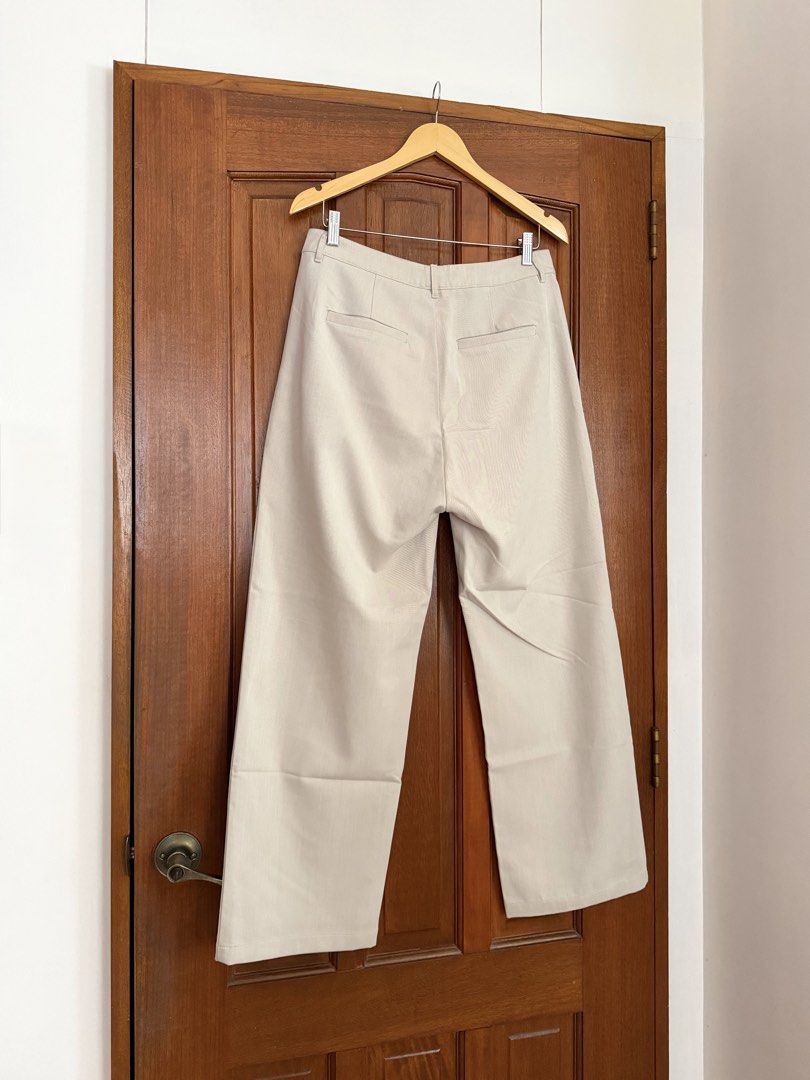 For Keeps The Label Women’s Trousers in Ecru (Category: Other Bottoms) located in Paranaque City. Submitted by consciouscleanout (Listing ID 1467220284, Image 2). Description: Rarely used. 10/10 condition Waist fits 29-30 Length 40 in. Bought for 3,400.