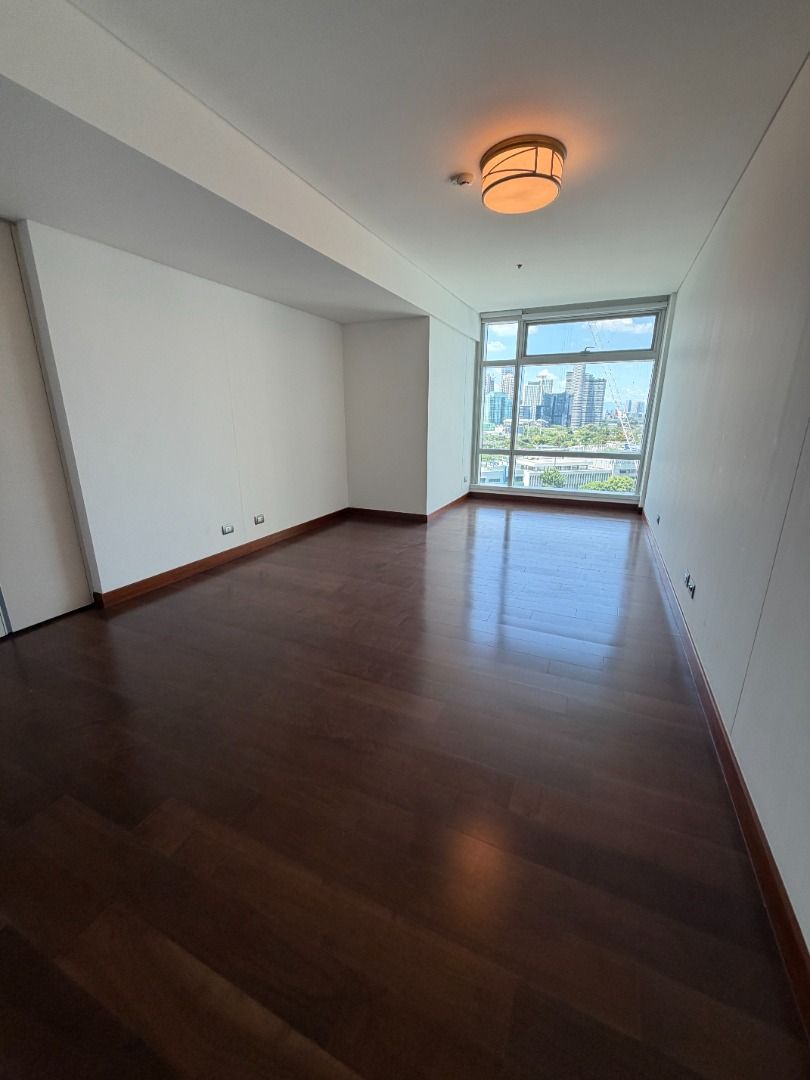 FOR LEASE: 3 BEDROOM AT TWO ROXAS TRIANGLE (Category: Apartments & Condos) located in Makati City. Submitted by remaxcapital_anyaambrosio (Listing ID 1467888457, Image 3). Description: FOR LEASE: TWO ROXAS TRIANGLE, MAKATI (Direct Listing) No of Bedrooms: 3 Area: 310 sqm Other details: - Semi-furnished - 12th Floor Parking: 3 parking slots LEASE PRICE: PHP 320,000/month (Inclusive of dues) Please do not hesitate to contact us if you are intereste