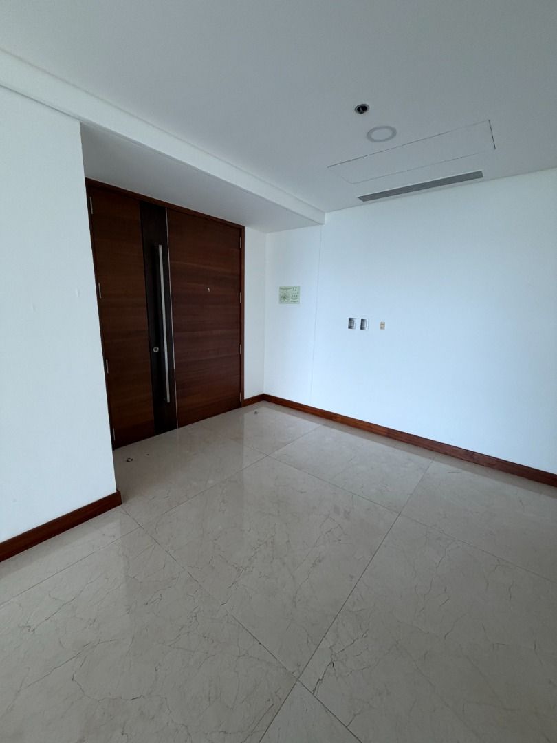 FOR LEASE: 3 BEDROOM AT TWO ROXAS TRIANGLE (Category: Apartments & Condos) located in Makati City. Submitted by remaxcapital_anyaambrosio (Listing ID 1467888457, Image 2). Description: FOR LEASE: TWO ROXAS TRIANGLE, MAKATI (Direct Listing) No of Bedrooms: 3 Area: 310 sqm Other details: - Semi-furnished - 12th Floor Parking: 3 parking slots LEASE PRICE: PHP 320,000/month (Inclusive of dues) Please do not hesitate to contact us if you are intereste