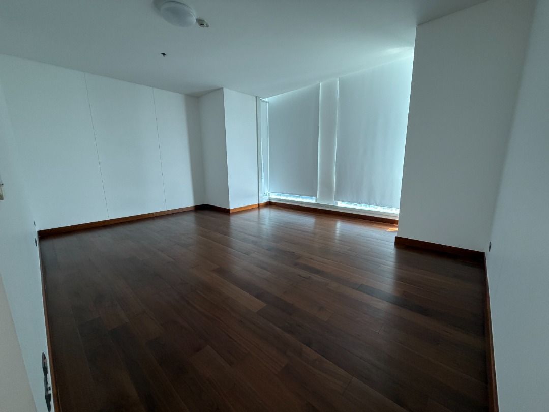 FOR LEASE: 3 BEDROOM AT TWO ROXAS TRIANGLE (Category: Apartments & Condos) located in Makati City. Submitted by remaxcapital_anyaambrosio (Listing ID 1467890343, Image 2). Description: FOR LEASE: TWO ROXAS TRIANGLE, MAKATI (Direct Listing) No of Bedrooms: 3 Area: 304 sqm Other details: - Semi-furnished - 12th Floor Parking: 3 parking slots LEASE PRICE: PHP 320,000/month (Inclusive of dues) Please do not hesitate to contact us if you are intereste