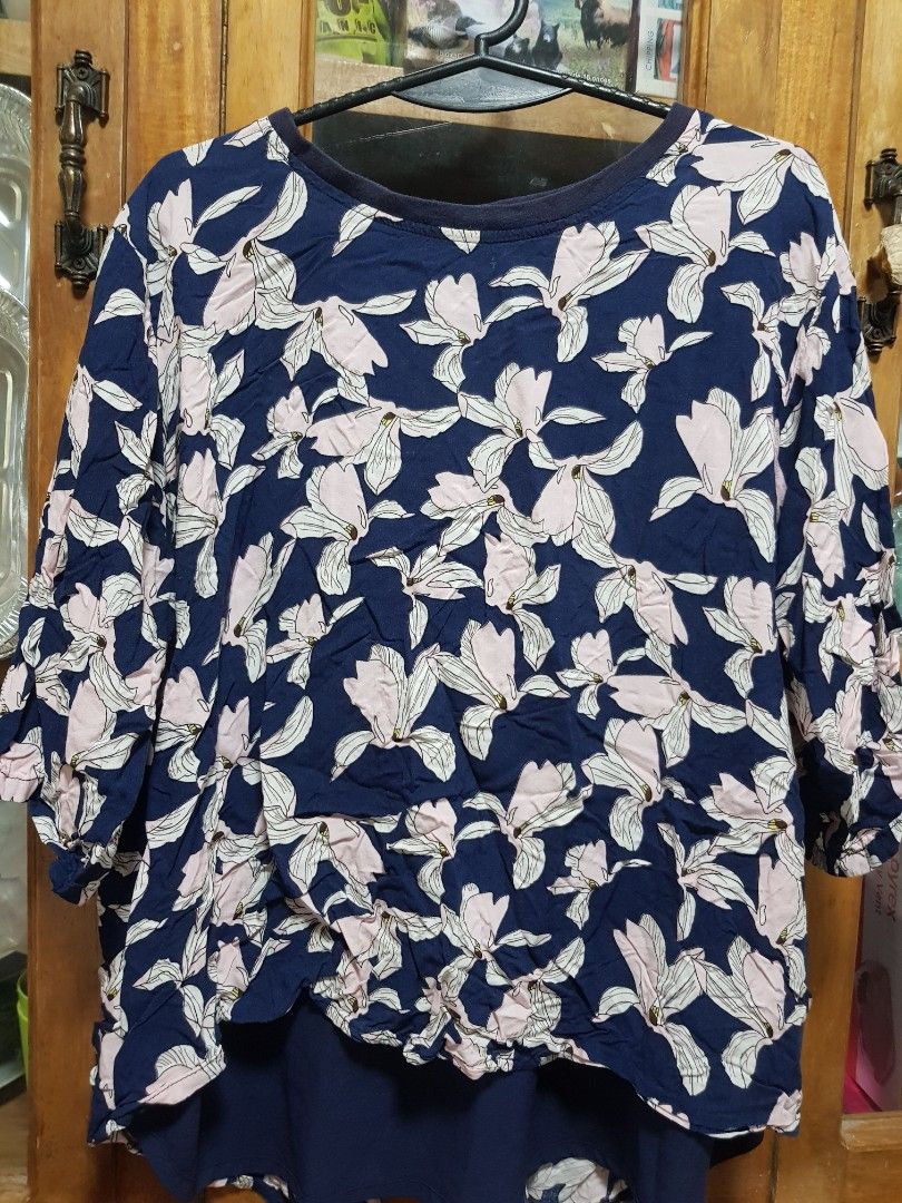 For Me Navy blue floral top (Category: Longsleeves) located in Baguio. Submitted by soonshimcart (Listing ID 1467853680, Image 1). Description: - Color: Navy blue with pink and white floral pattern - Design: Layered from opening with solid dark blue inner fabric - Features: Long sleeves, comfortable crew neckline - Material: Soft and comfortable fabric - Condition: Great casual piece for everyday wear.
