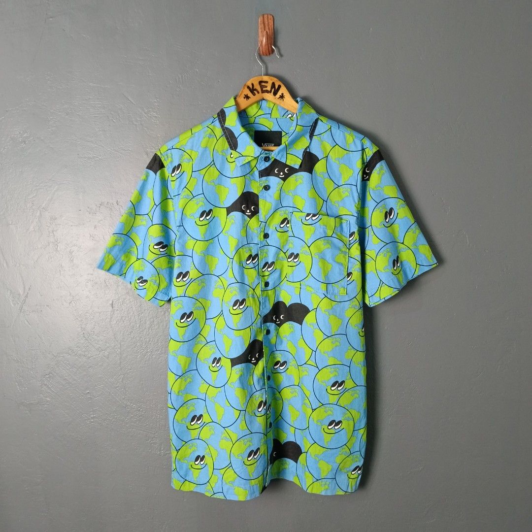 For Men - VANS - Playful Globe (Category: Tshirts & Polo Shirts ) located in Bacolod City. Submitted by drop.ph (Listing ID 1467962829, Image 1). Description: Vans - Playful Globe Authentic *Size M fits L - 22x30 *Excellent *No Flaws *Price: 880php *Add SF if outside Bacolod City .