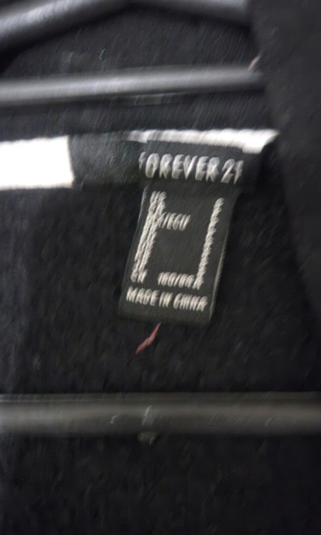 Forever 21 Black Jacket (crop top) (Category: Coats, Jackets and Outerwear) located in Paranaque City. Submitted by mhelai08.collections (Listing ID 1467846823, Image 3). Description: size small (crop top ang fit) original forever 21 walang any discoloration, the color is still good (8.5/10) loc is Paranaque Valley5.