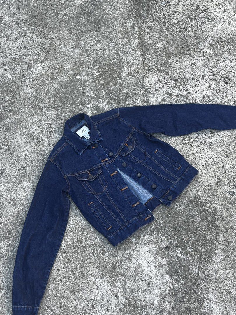 Forever 21 Dark Blue Denim Jacket (Category: Coats, Jackets and Outerwear) located in San Fernando. Submitted by angelhave_wings (Listing ID 1468058251, Image 1). Description: - Brand: Forever 21 - Style: Dark wash denim jacket - Size: Small - Details: Classic button-up front, chest pockets, and convenient side welt pockets - Accent: Stylish contrast orange stitching throughout - Condition: Excellent, well-maintained.