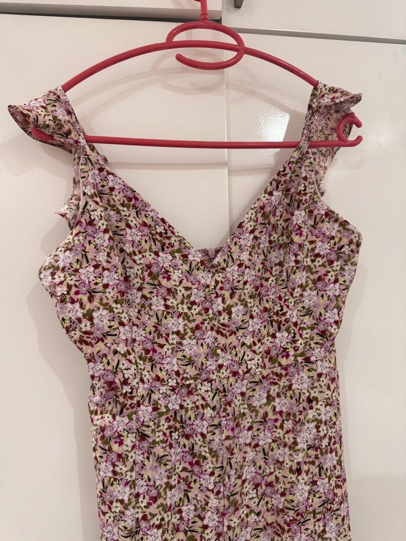 Forever 21 Floral Dress (Category: Dresses) located in Manila. Submitted by new.milla (Listing ID 1467888347, Image 3). Description: never been used size l on tag but was altered so it’s s-m now rfs: not my style pala .