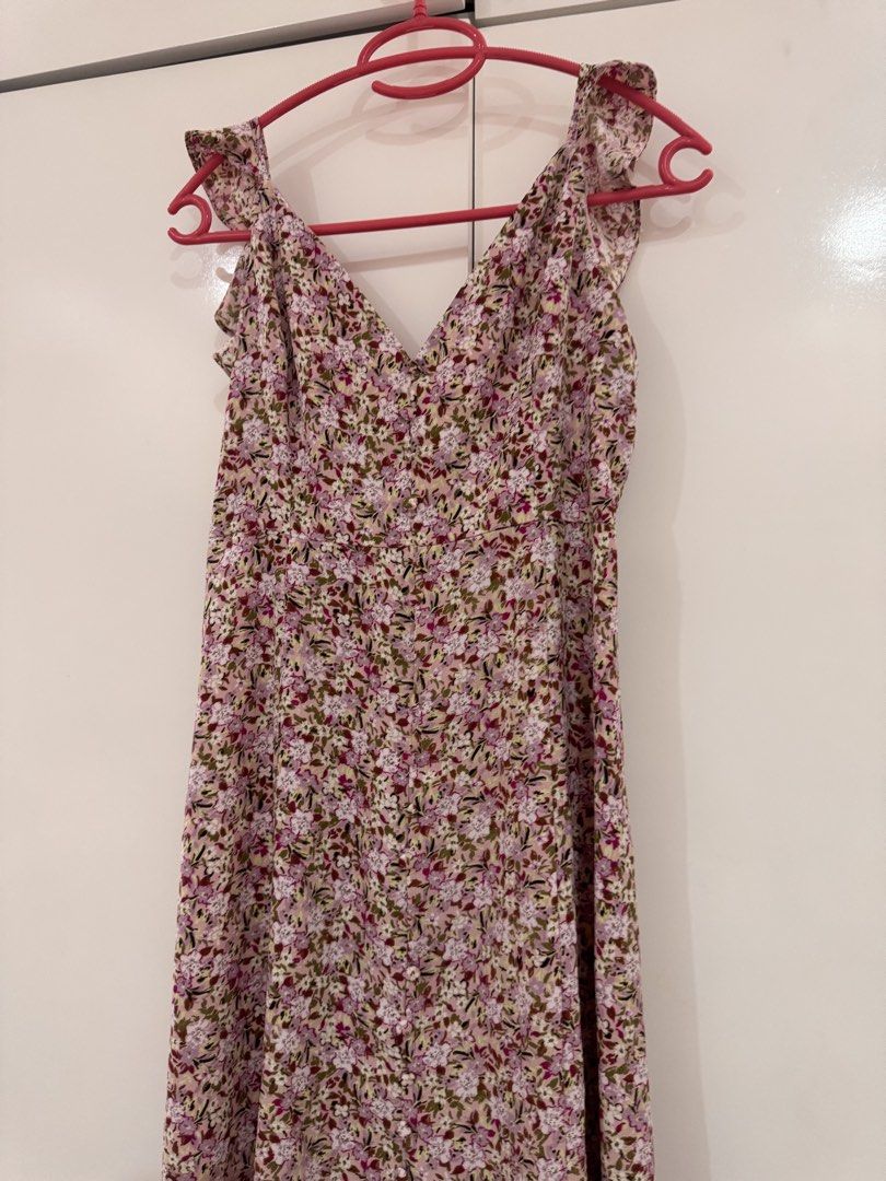 Forever 21 Floral Dress (Category: Dresses) located in Manila. Submitted by new.milla (Listing ID 1467888347, Image 2). Description: never been used size l on tag but was altered so it’s s-m now rfs: not my style pala .