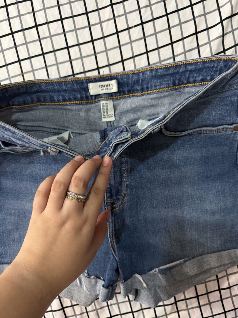 Forever 21 highwaisted denim short (Category: Shorts) located in Manila. Submitted by pinkyswearshop2.0 (Listing ID 1467896674, Image 2). Description: .