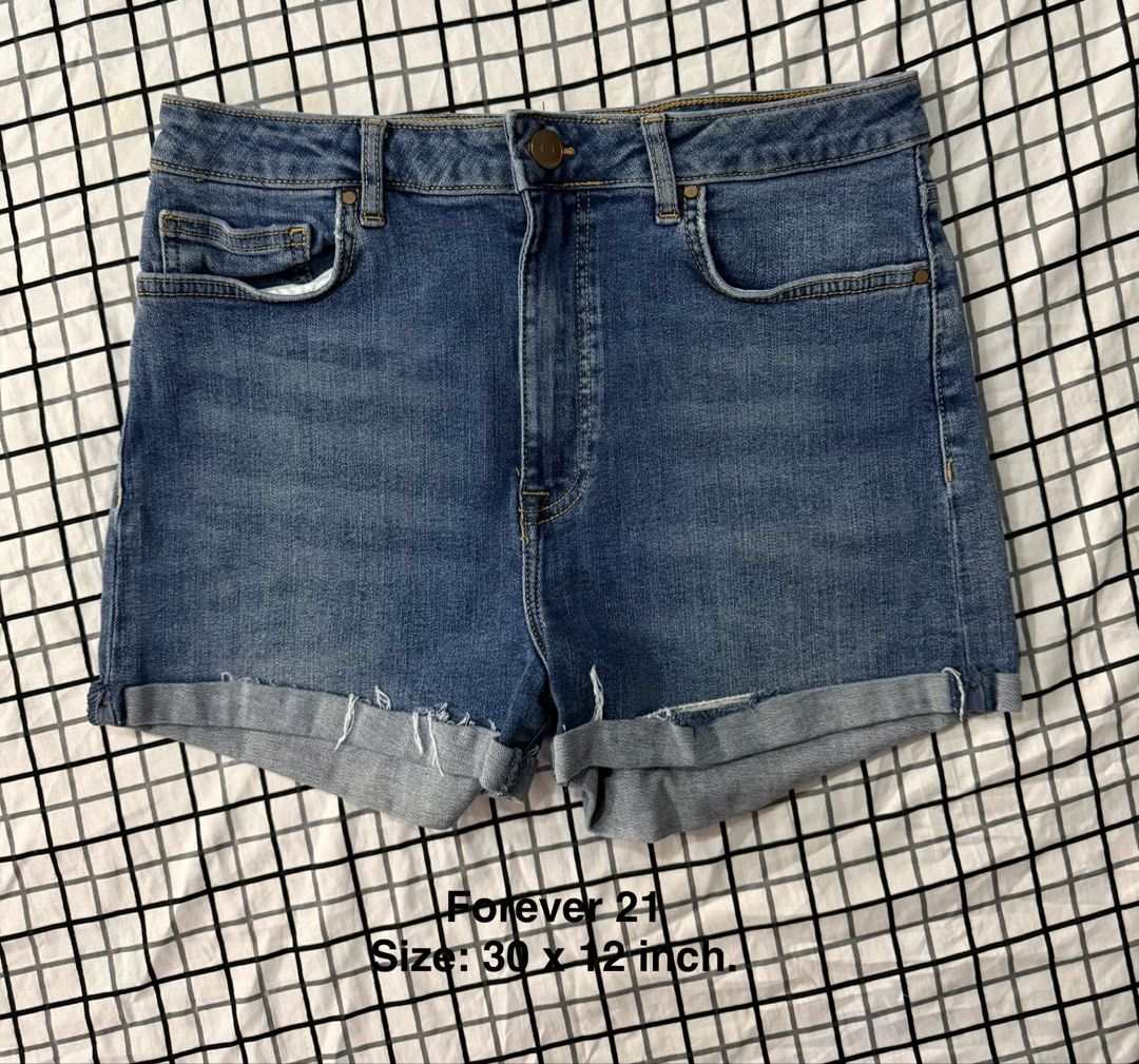 Forever 21 highwaisted denim short (Category: Shorts) located in Quezon City. Submitted by pinkystrends.co (Listing ID 1467901631, Image 1). Description: .