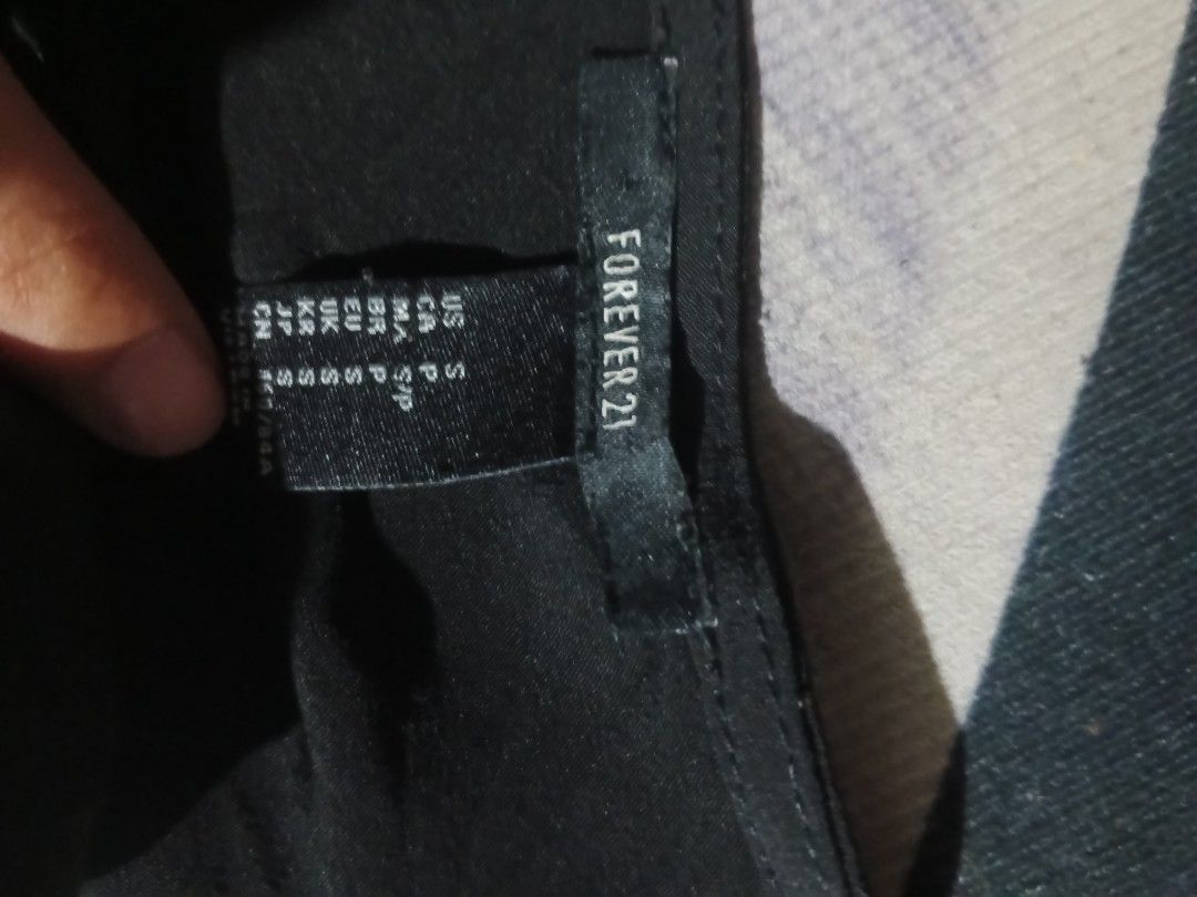 FOREVER 21 SEQUENCE TOP (Category: Others Tops) located in Manila. Submitted by icamalicdem29 (Listing ID 1467969993, Image 2). Description: .