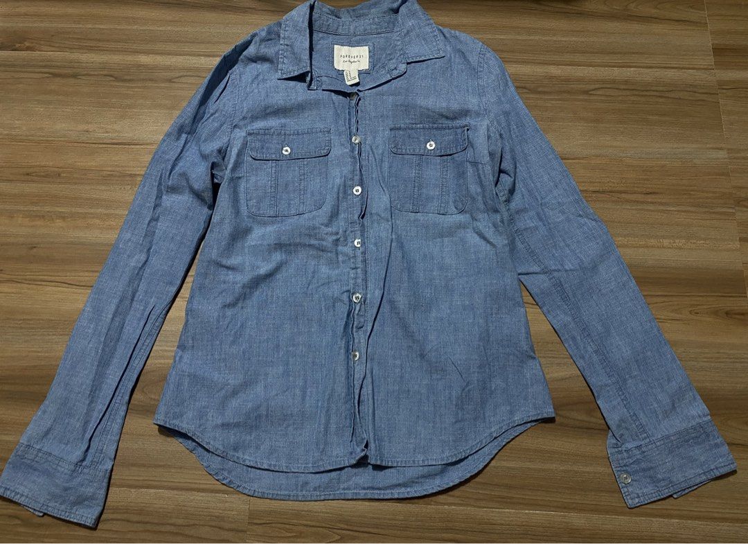 Forever 21 (S-M) (Category: Longsleeves) located in Bulacan. Submitted by Spothings (Listing ID 1467840891, Image 1). Description: Bought in Glorieta - Brand: Forever 21 - Item: Long sleeve button-down shirt - Color: Blue - Size: S to M - Fabric: Lightweight denim/chambray - Details: Classic collar, button cuffs, two front chest pockets with button closures - Condition: Clean and ready to wear - Versatile staple piece, perfect for layering or wea