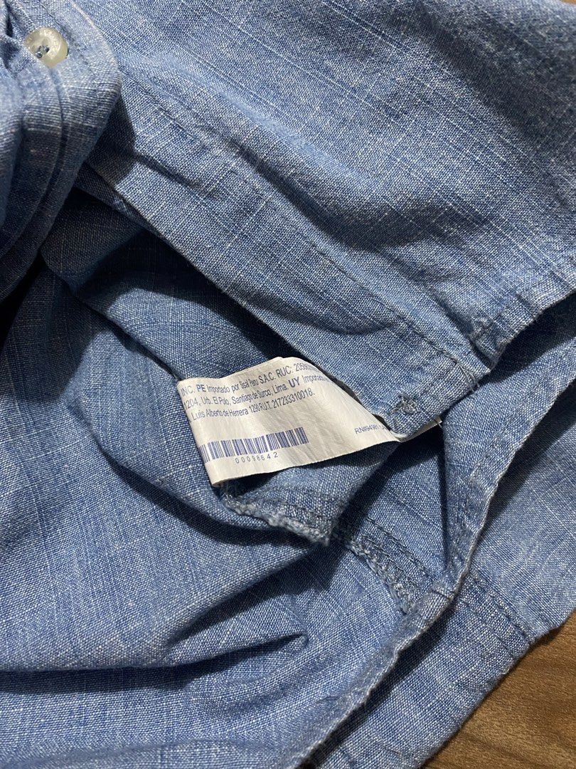Forever 21 (S-M) (Category: Longsleeves) located in Bulacan. Submitted by Spothings (Listing ID 1467840891, Image 3). Description: Bought in Glorieta - Brand: Forever 21 - Item: Long sleeve button-down shirt - Color: Blue - Size: S to M - Fabric: Lightweight denim/chambray - Details: Classic collar, button cuffs, two front chest pockets with button closures - Condition: Clean and ready to wear - Versatile staple piece, perfect for layering or wea