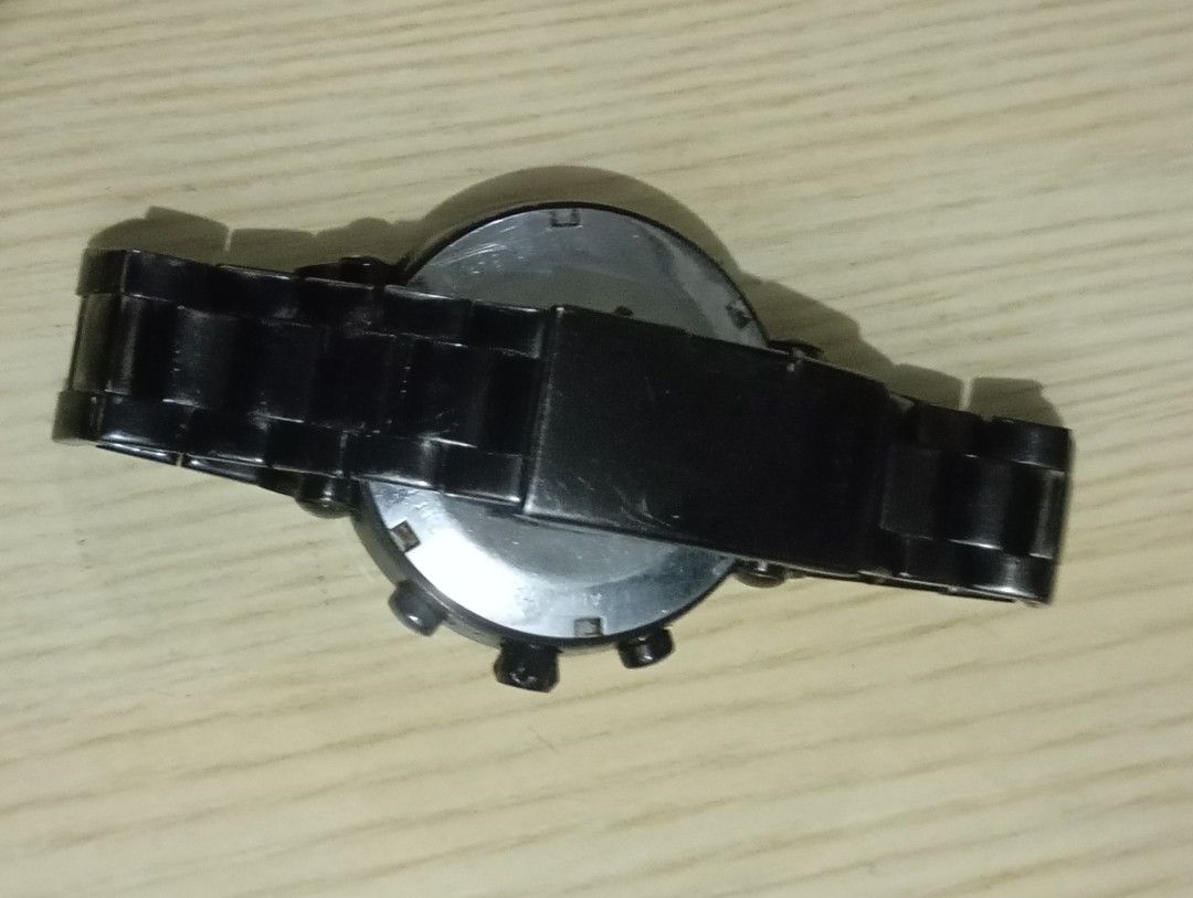 Fossil chronograph (Category: Men's Watches) located in Las Pinas. Submitted by quick_deals_great_finds2 (Listing ID 1468046539, Image 3). Description: Original good working condition Quartz with battery 40mm Fits wrist size 7 inches.