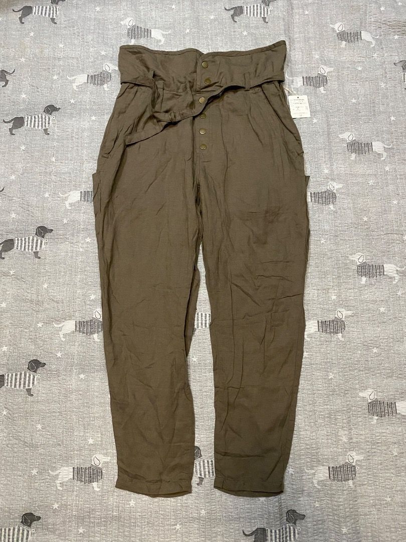 Frapbois Japan "Boxer-Layered" Pants 30/32 (Category: Chinos) located in Antipolo. Submitted by bentakahitanoano (Listing ID 1467960978, Image 2). Description: A standout piece from the cult-favorite Japanese label Frapbois. These aren't your average trousers—they feature the brand's iconic integrated boxer waist design, giving you a layered, high-fashion look without the bulk. Still in good condition Tags still intact Tagged Size 2 fit 30/32 Wai